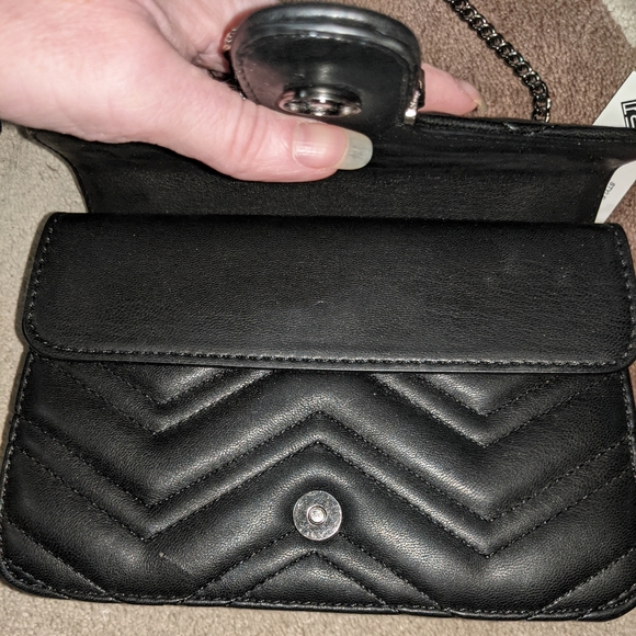 Sondra Roberts Squared bag. - Picture 5 of 10